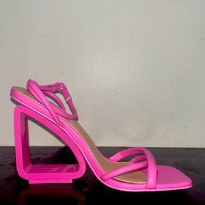 Steve Madden Enjoying Square Toe Sandal sample sale  (6) in Wild Orchid.